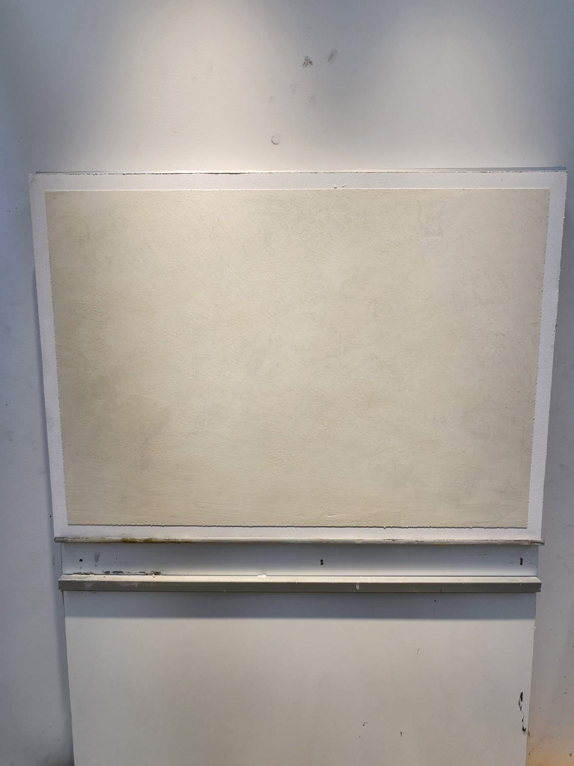 Marmorino Hydro hand-applied sample board: Broad, softly blended variation.